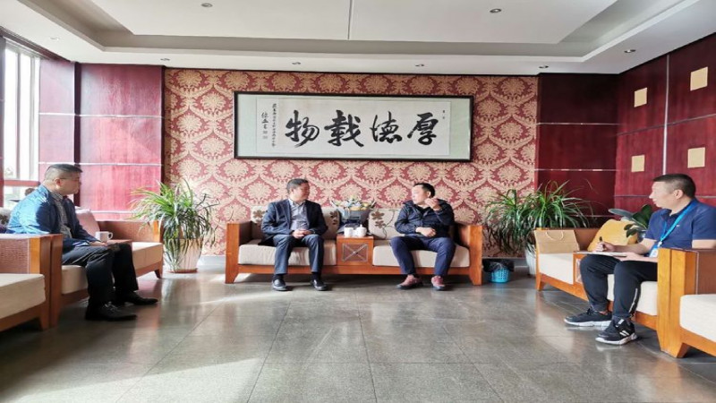 市委常委、宣传部长范晓东走访慰问9001cc金沙以诚为本电气集团董事长林中华