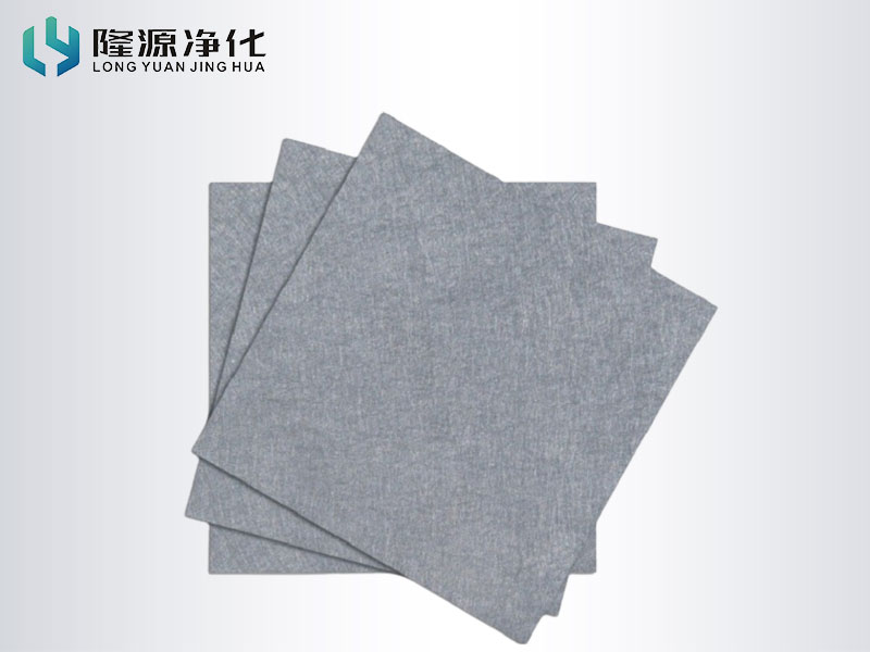 使用烧结毡时纤维丝径对其有何影响？